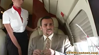 چمکدار ادرک داستان سکسی تصویر ی بالوں جاپانی لڑکی چلتا ہے پر سبز لان