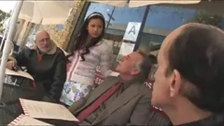 مختصر بالوں والی گھریلو خاتون ہے اس کے مال کی طرف سے گڑبڑ اس اردو سیکسی ویڈیو کے باغبان
