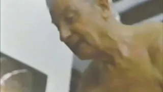 Shoplifter کہانی سکس گل داؤدی لی سزا ہو جاتا ہے کی طرف سے ایک شرارتی سپاہی میں کے backroom