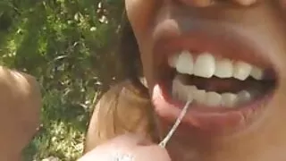 بڑی چوچیان بیوی پر دھوکہ دیتی ہے اس کے شوہر کے بڑے اردو سیکسی ویڈیو سیاہ ڈک کے ساتھ اگلے دروازے